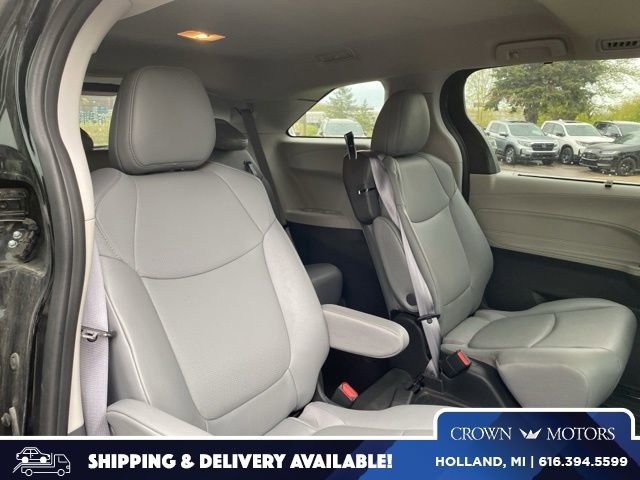 Used 2023 Toyota Sienna XLE FWD image 1