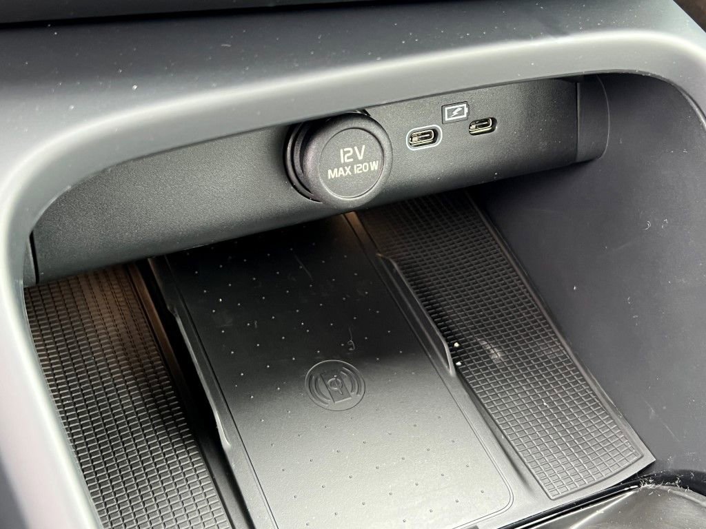 New 2026 Volvo EX40 Plus w/ Protection Package Premier image 24