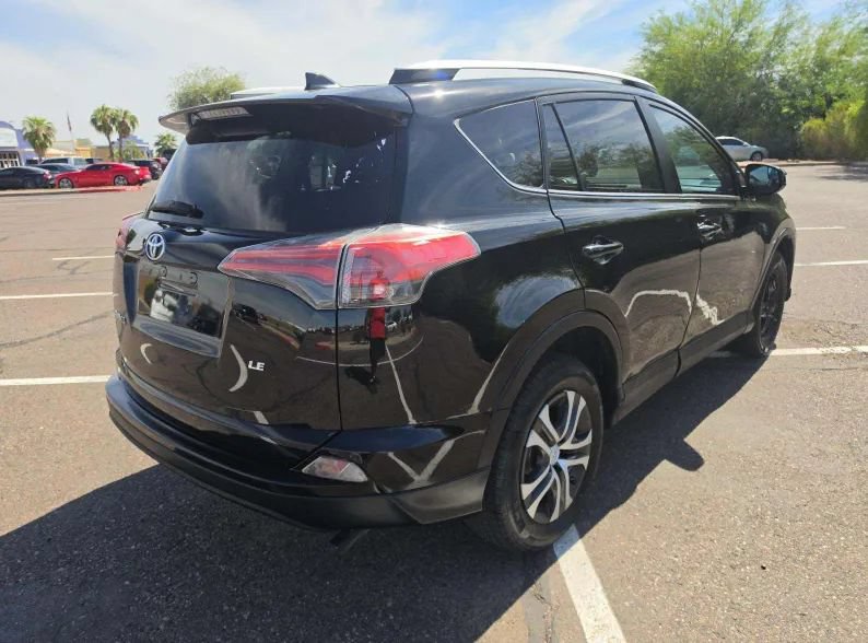 Used 2016 Toyota RAV4 LE FWD image 2