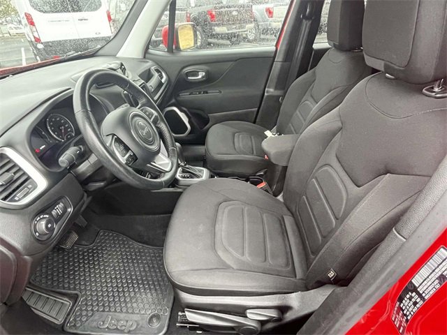 Used 2020 Jeep Renegade Latitude w/ Cold Weather Group image 14