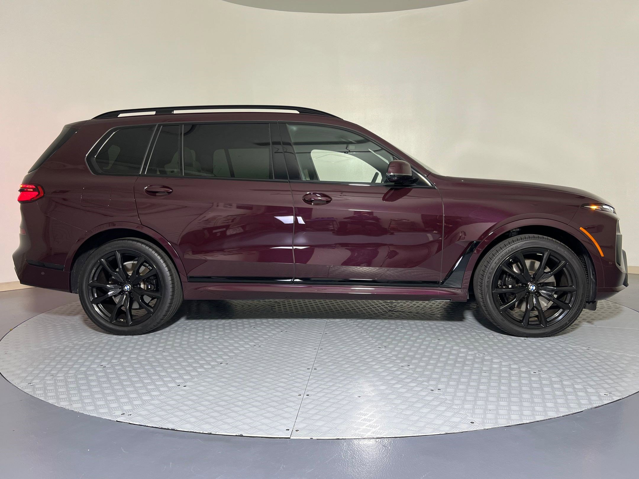 Certified 2024 BMW X7 xDrive40i w/ M Sport Package image 7