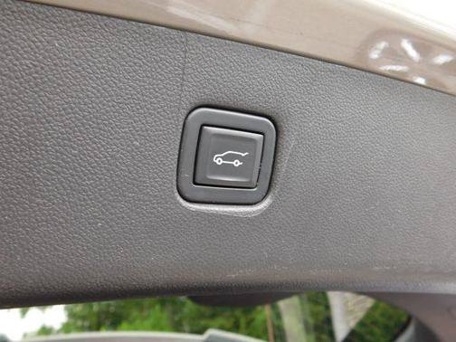 Used 2021 Chevrolet Blazer RS w/ Enhanced Convenience Package AWD/4WD image 9
