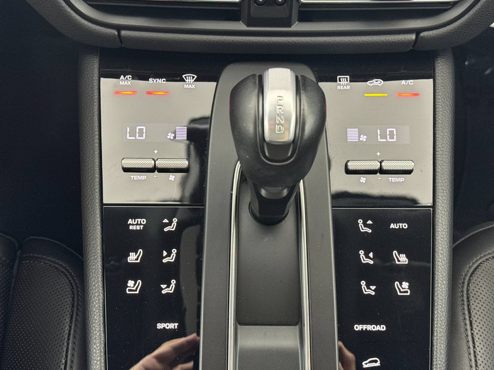 Certified 2025 Porsche Macan w/ Premium Package Plus AWD/4WD image 21
