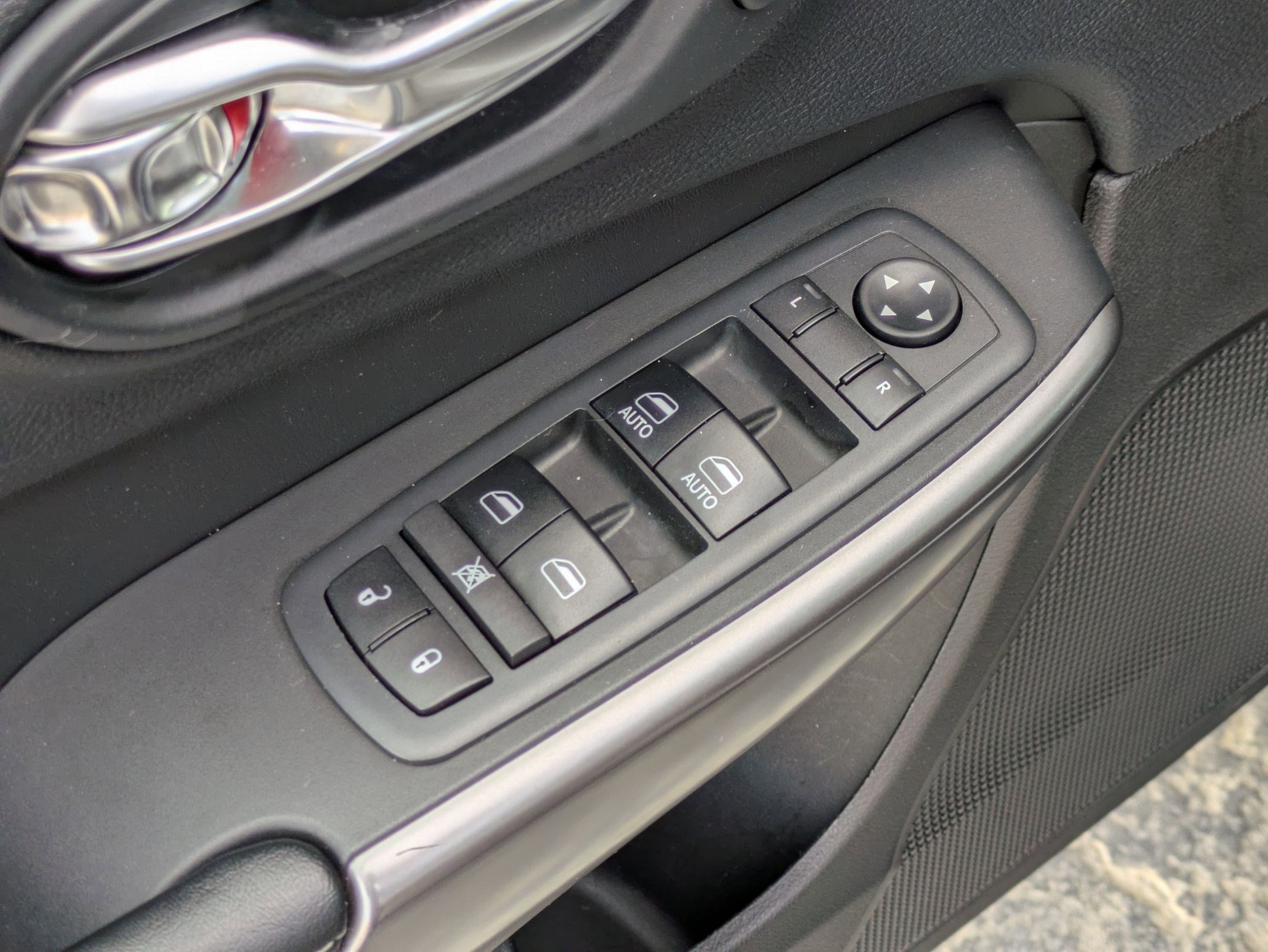 Used 2019 Jeep Cherokee Limited image 11