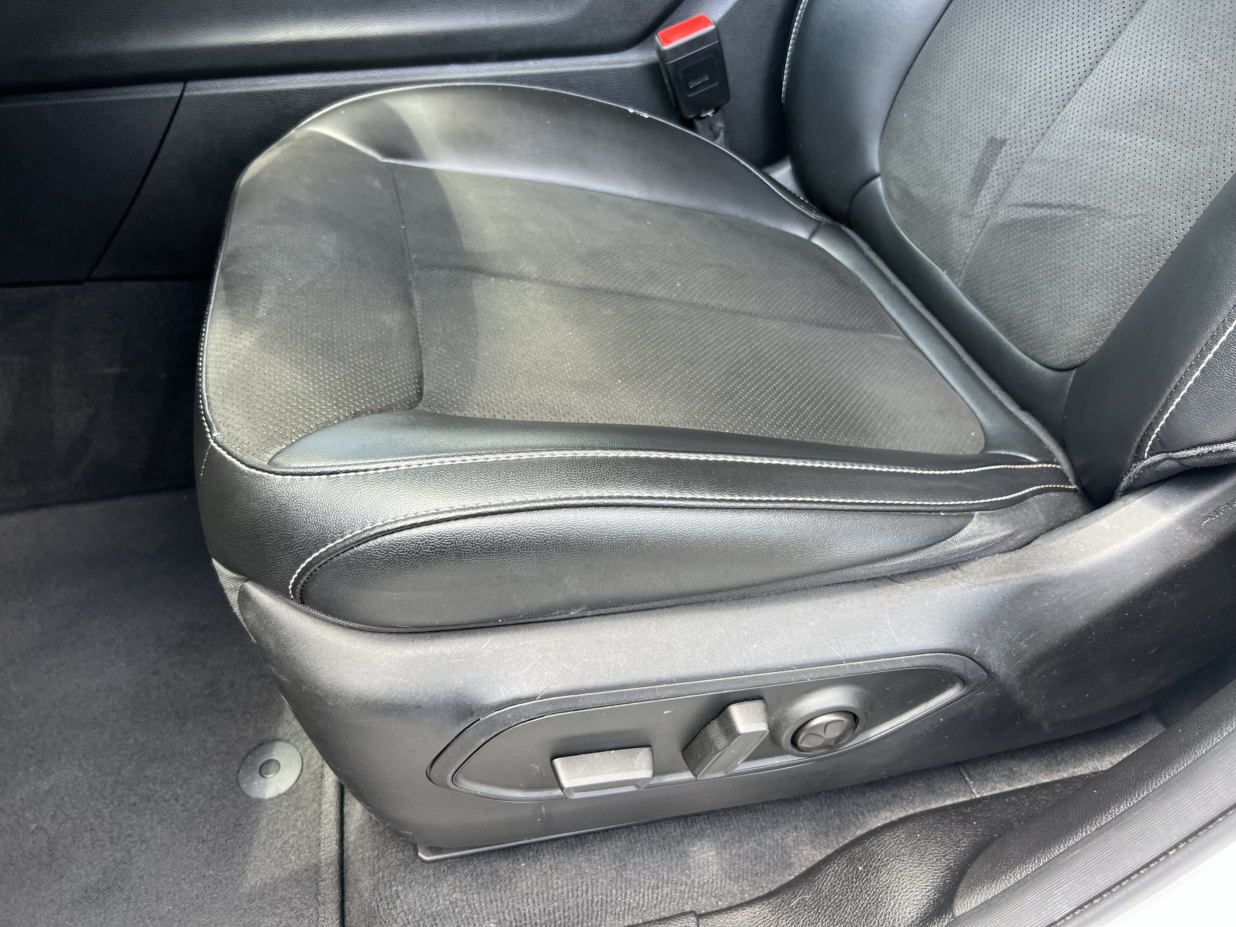 Used 2023 Jeep Grand Cherokee Altitude RWD image 19