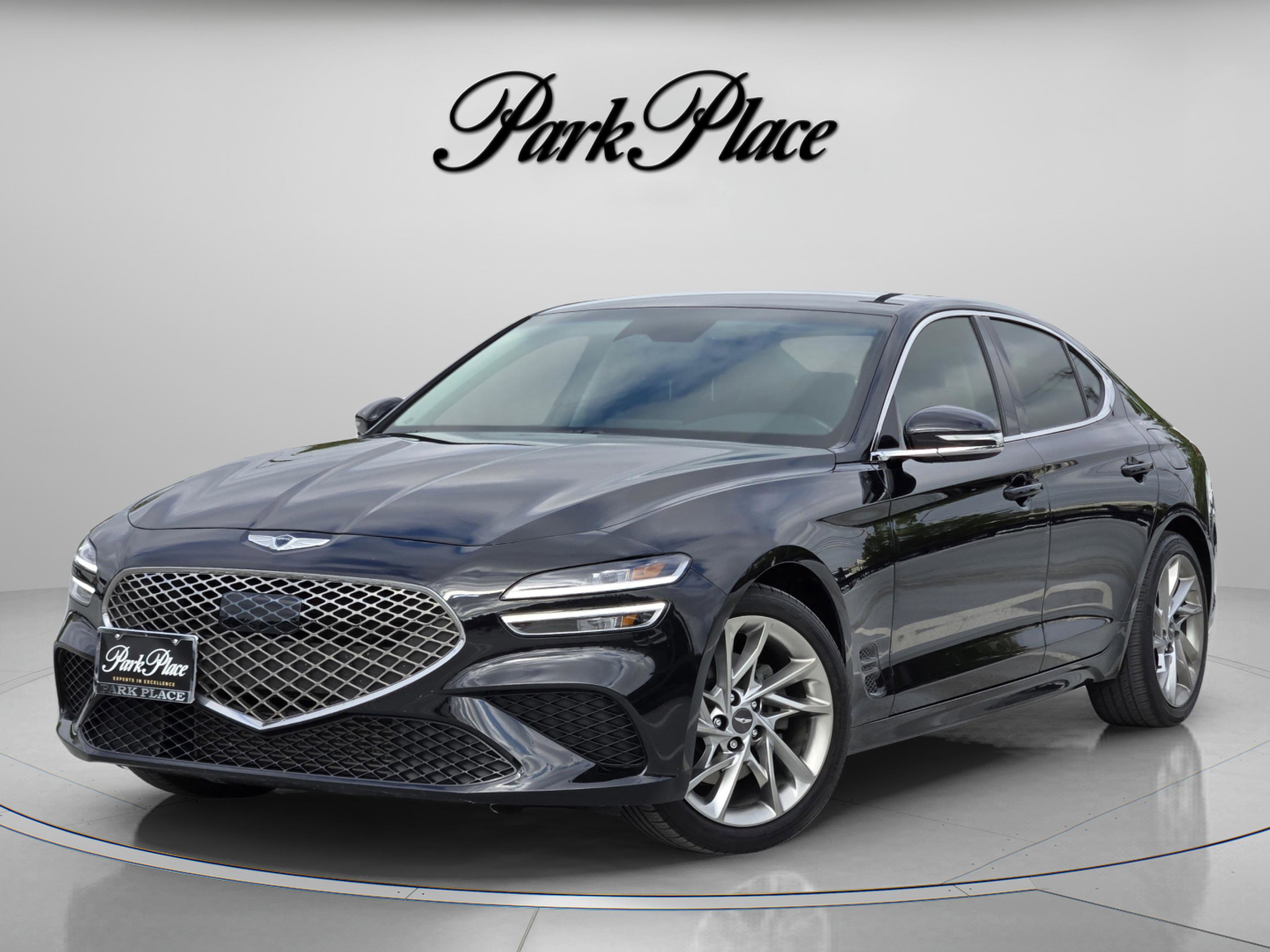Used 2022 Genesis G70 2.0T image 1