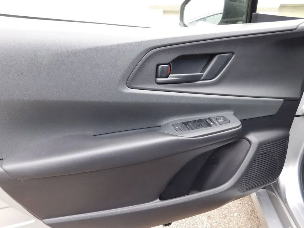 Used 2023 Toyota Prius LE image 9