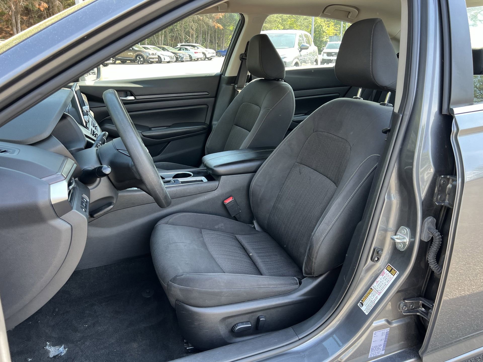 Used 2024 Nissan Altima 2.5 SV FWD image 14
