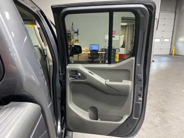 Used 2020 Nissan Frontier SV w/ Midnight Edition Floor Mats AWD/4WD image 24