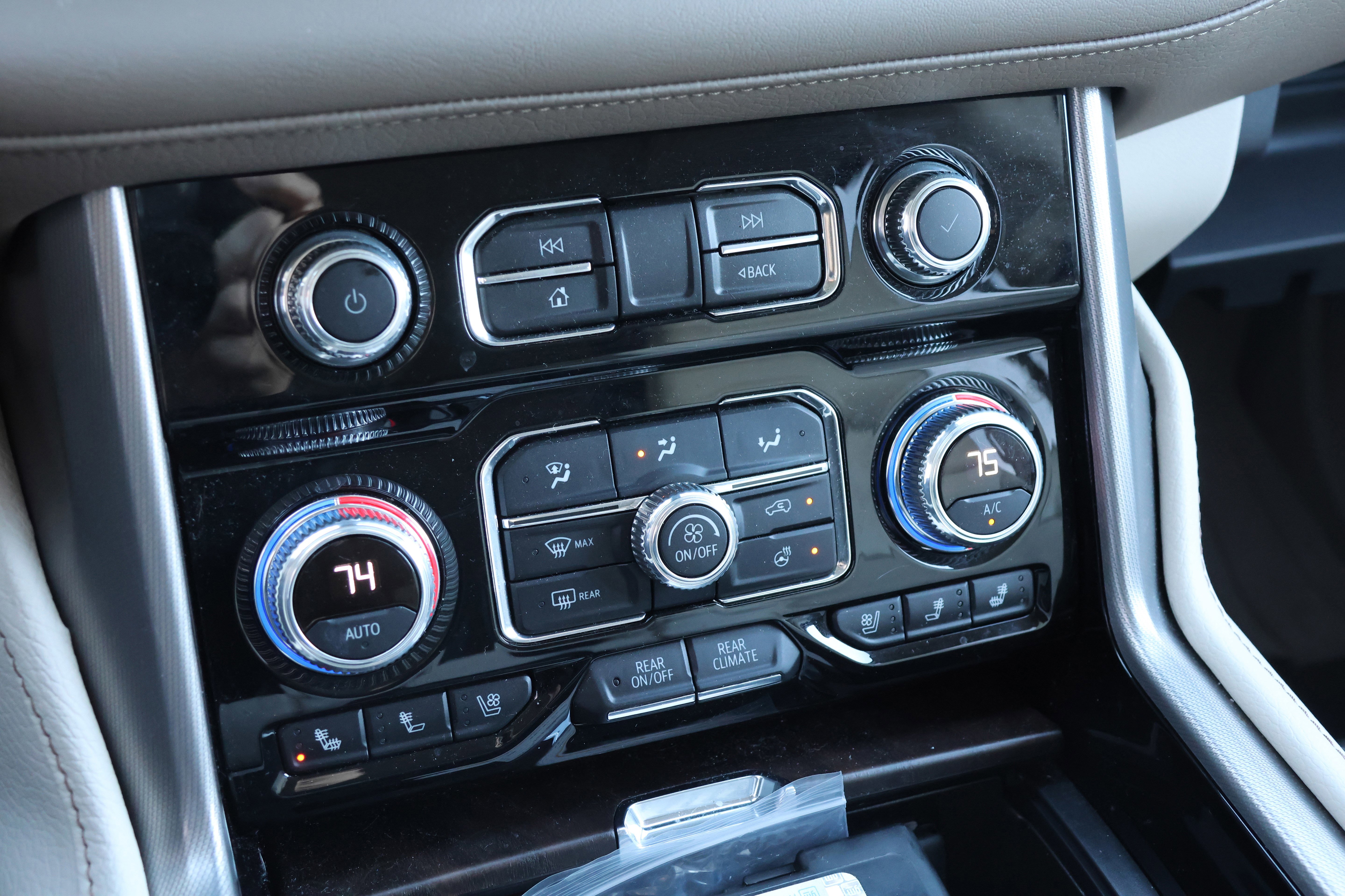 Used 2024 GMC Yukon XL Denali w/ Denali Reserve Package image 31