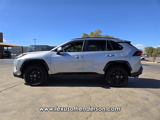 Used 2022 Toyota RAV4 SE w/ Convenience Package image 3