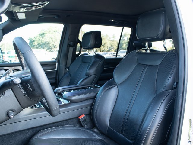 Used 2023 Jeep Wagoneer 2WD w/ Premium Group I image 3