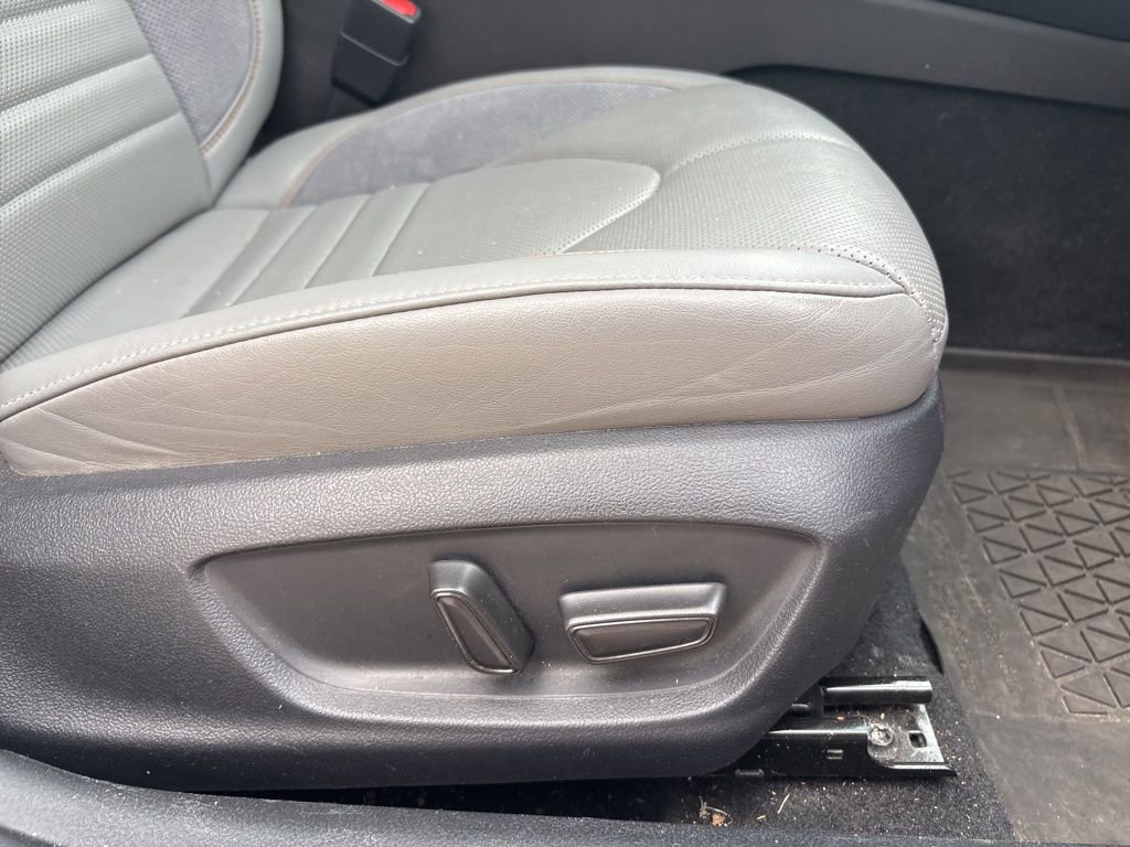 Used 2019 Toyota Avalon XSE w/ Protection Package FWD image 30