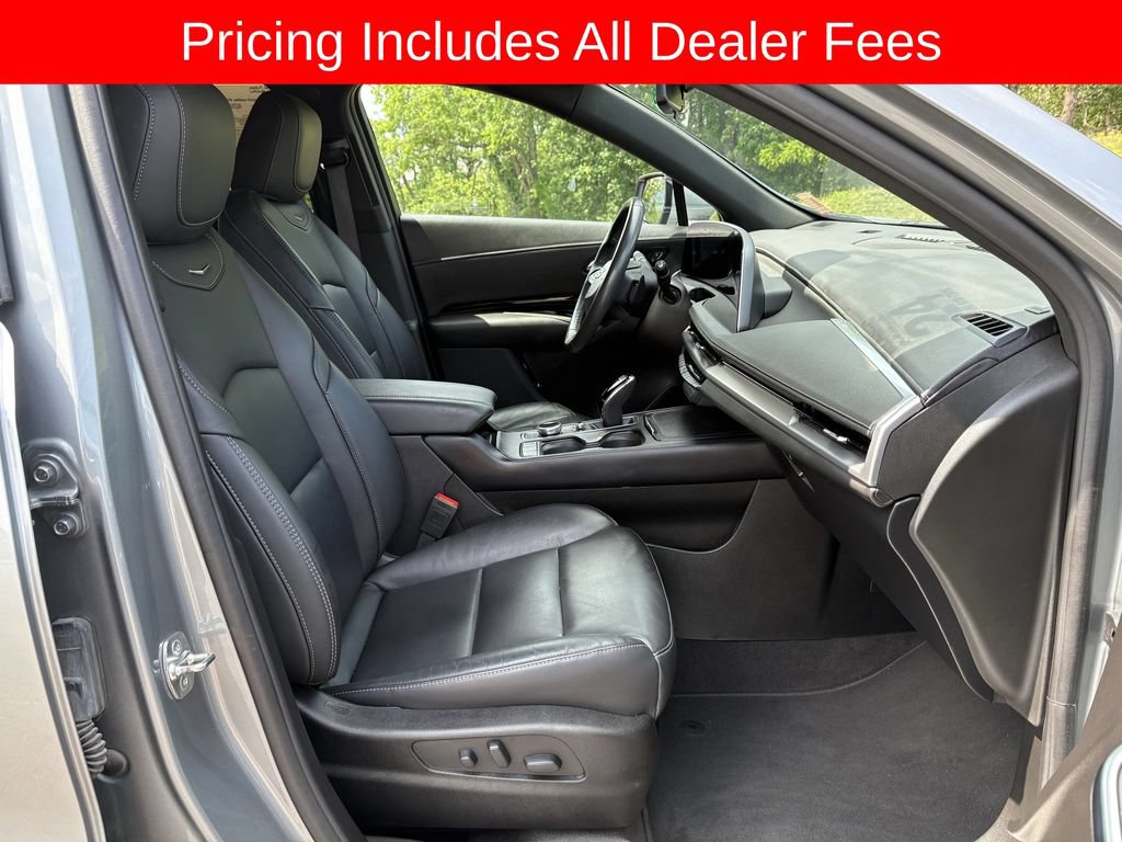 Used 2024 Cadillac XT4 Luxury w/ Cold Weather Package FWD image 29