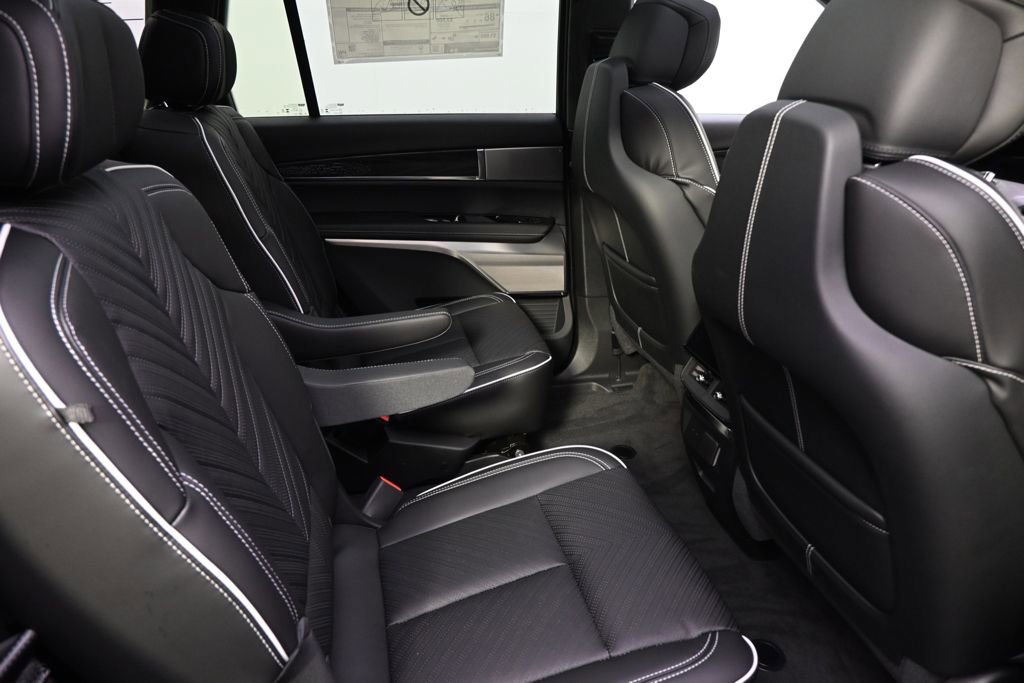 New 2026 Cadillac Vistiq Platinum w/ LPO, Floor Liner Package image 18
