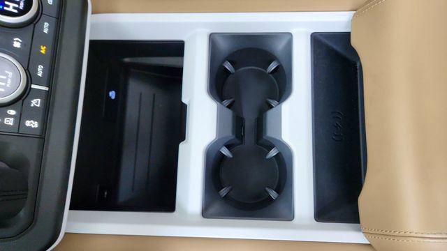 Used 2025 Land Rover Defender 90 X-Dynamic SE image 45