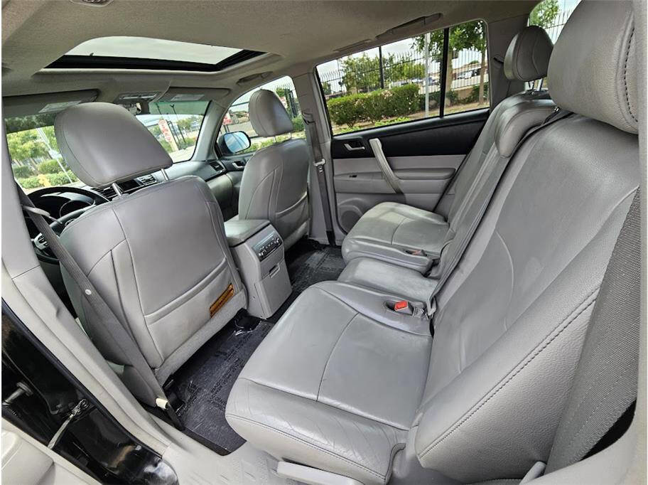 Used 2012 Toyota Highlander SE w/ Tow Pkg AWD/4WD image 19