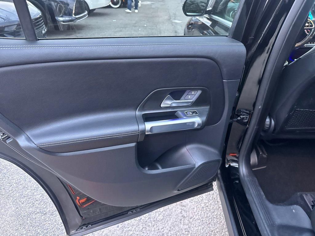 Used 2022 Mercedes-Benz GLB 250 4MATIC image 30