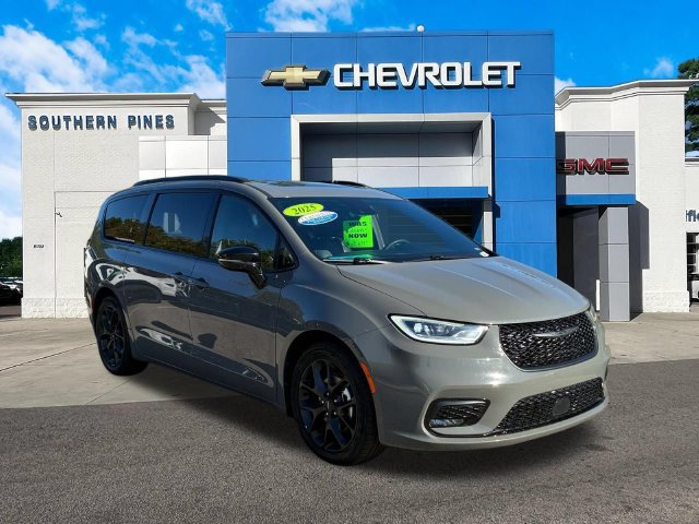 Used 2025 Chrysler Pacifica Limited FWD image 1
