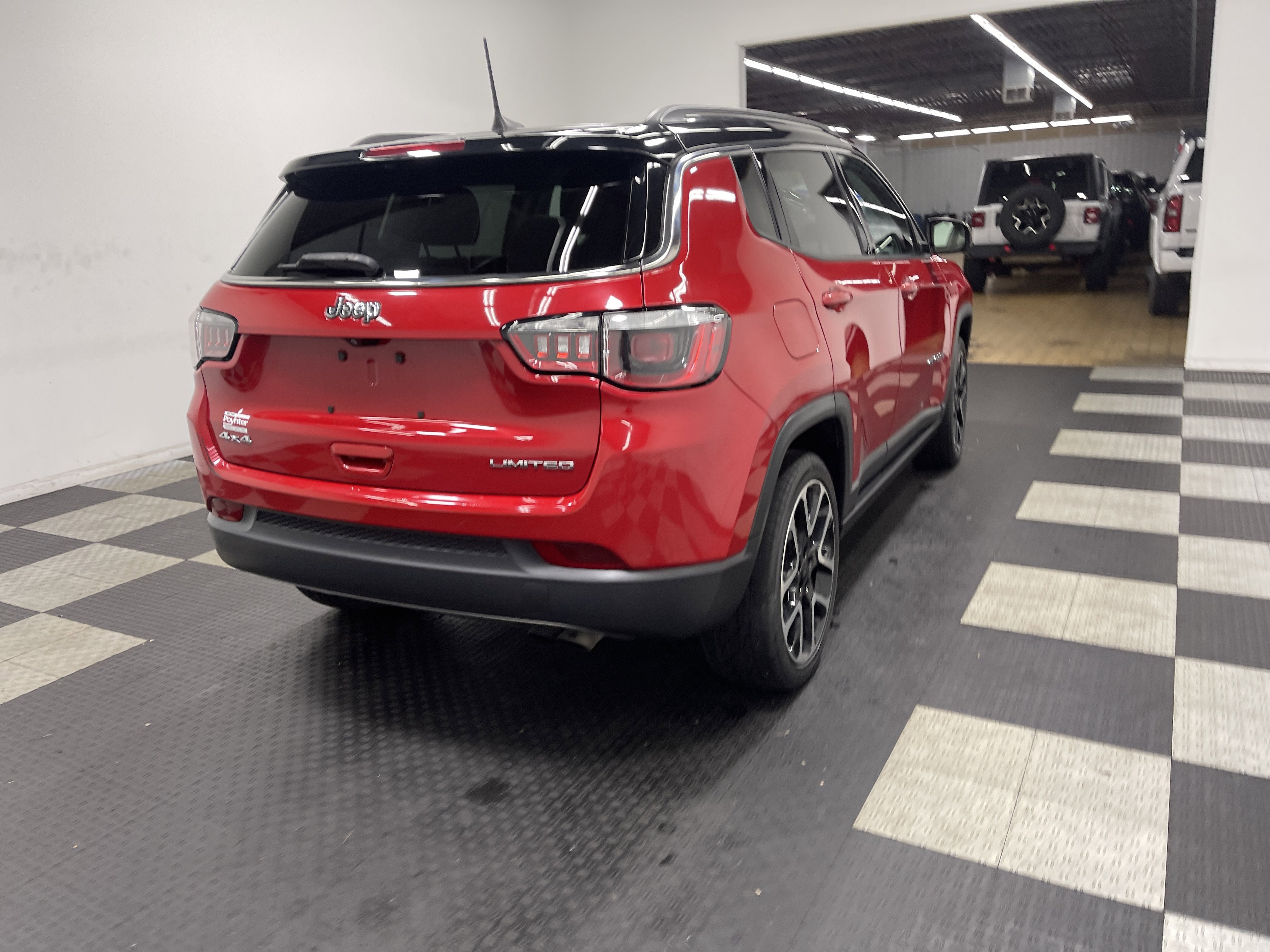 Used 2019 Jeep Compass Limited AWD/4WD image 5