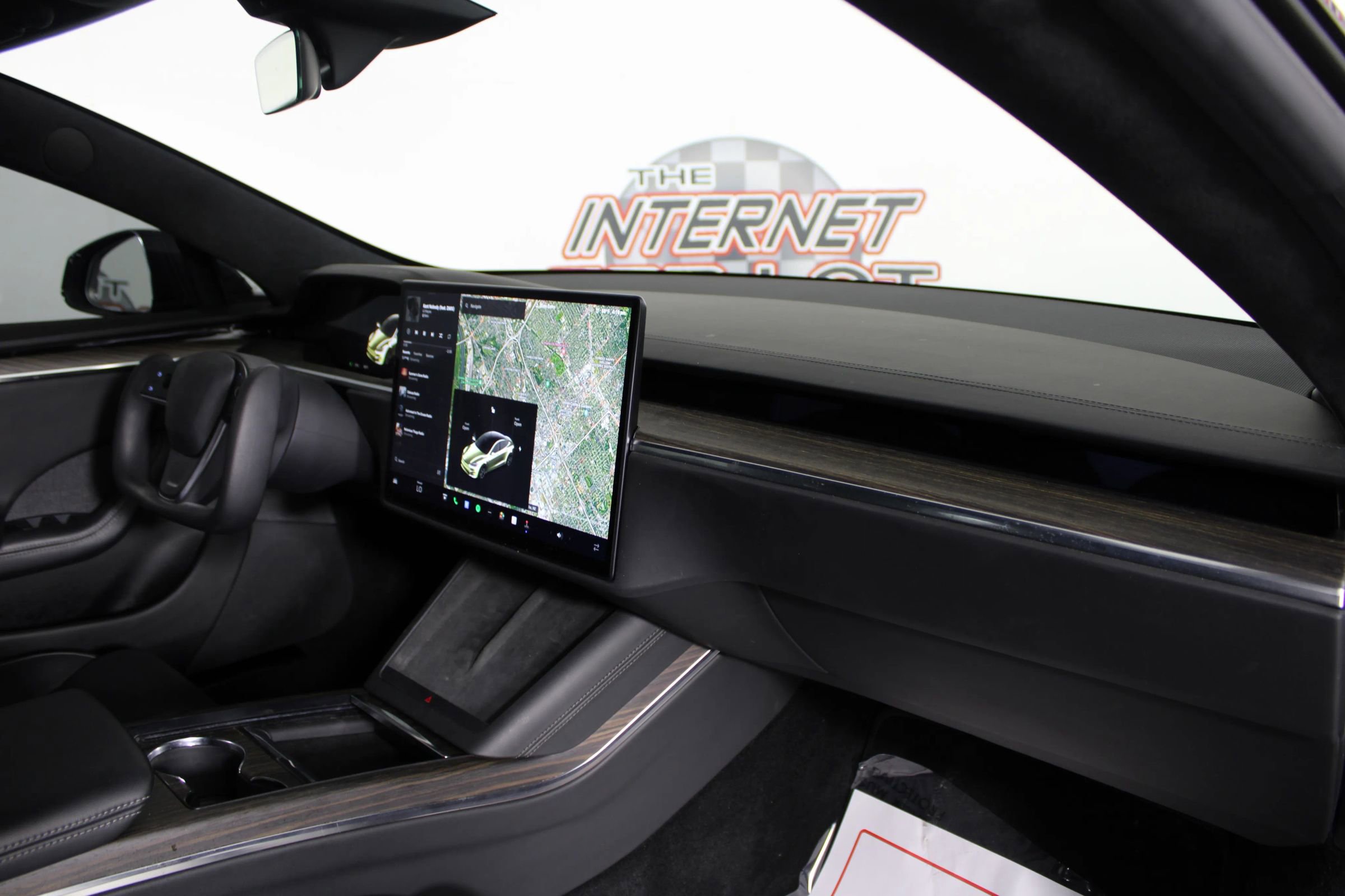 Used 2021 Tesla Model S Plaid image 12