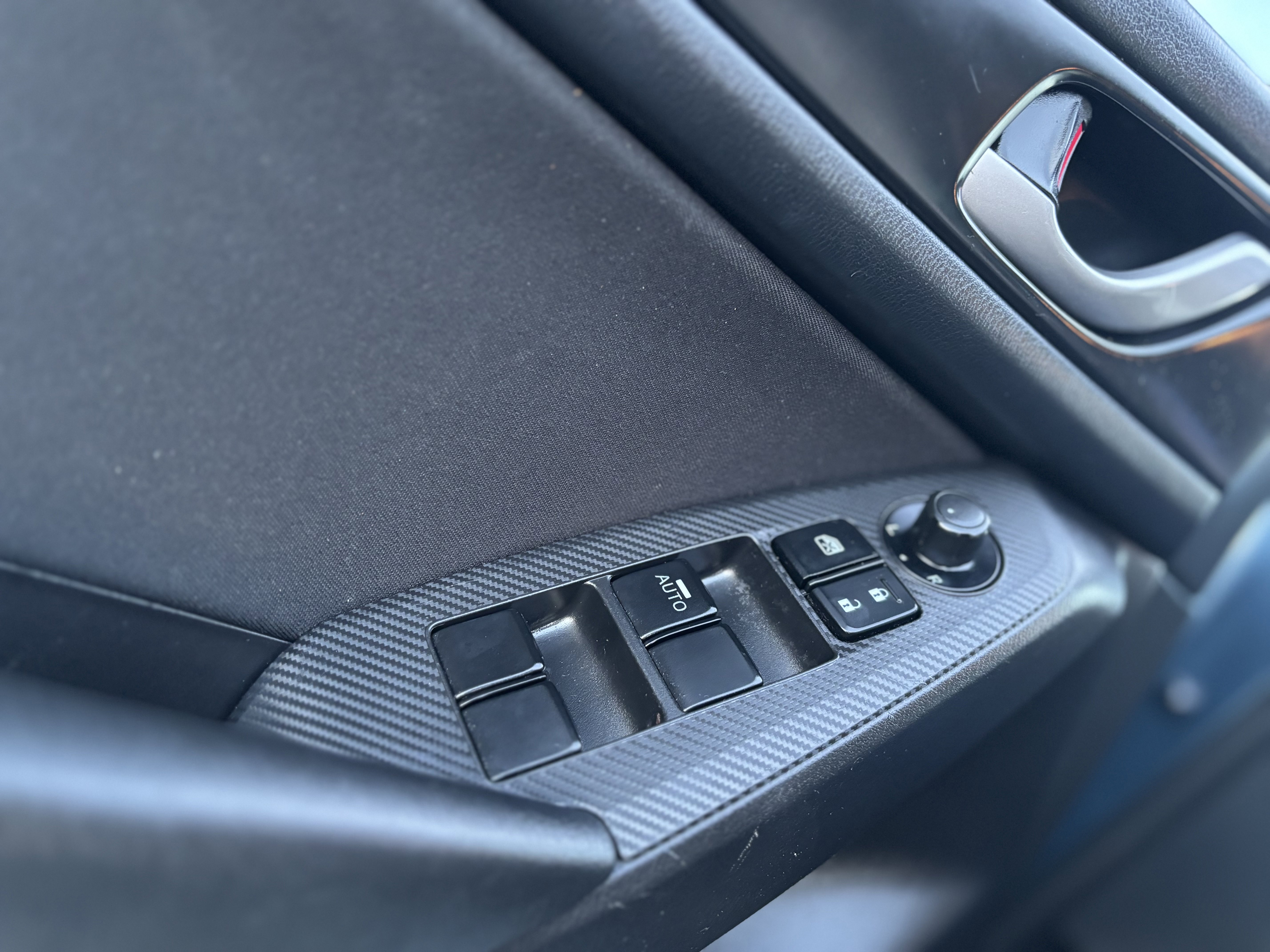 Used 2015 MAZDA MAZDA3 i SV image 16