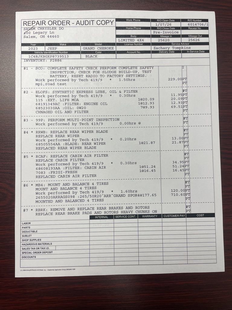 Used 2023 Jeep Grand Cherokee L Limited w/ Luxury Tech Group II image 3