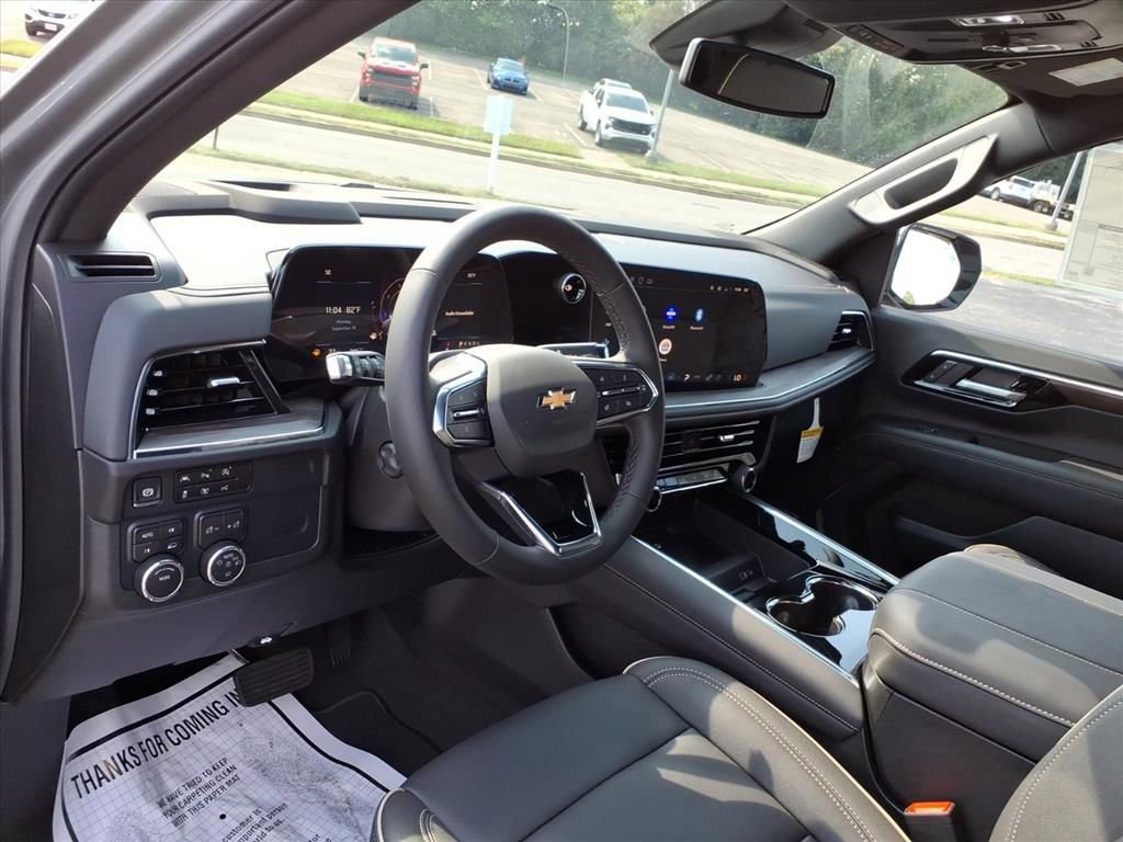 New 2025 Chevrolet Suburban Premier image 7