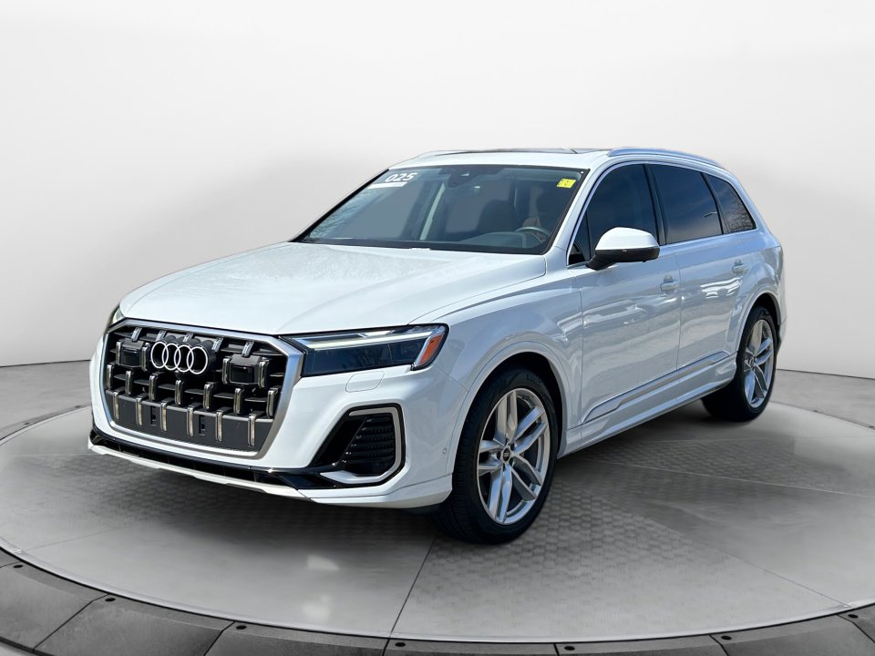 Certified 2025 Audi Q7 3.0T Premium Plus image 3
