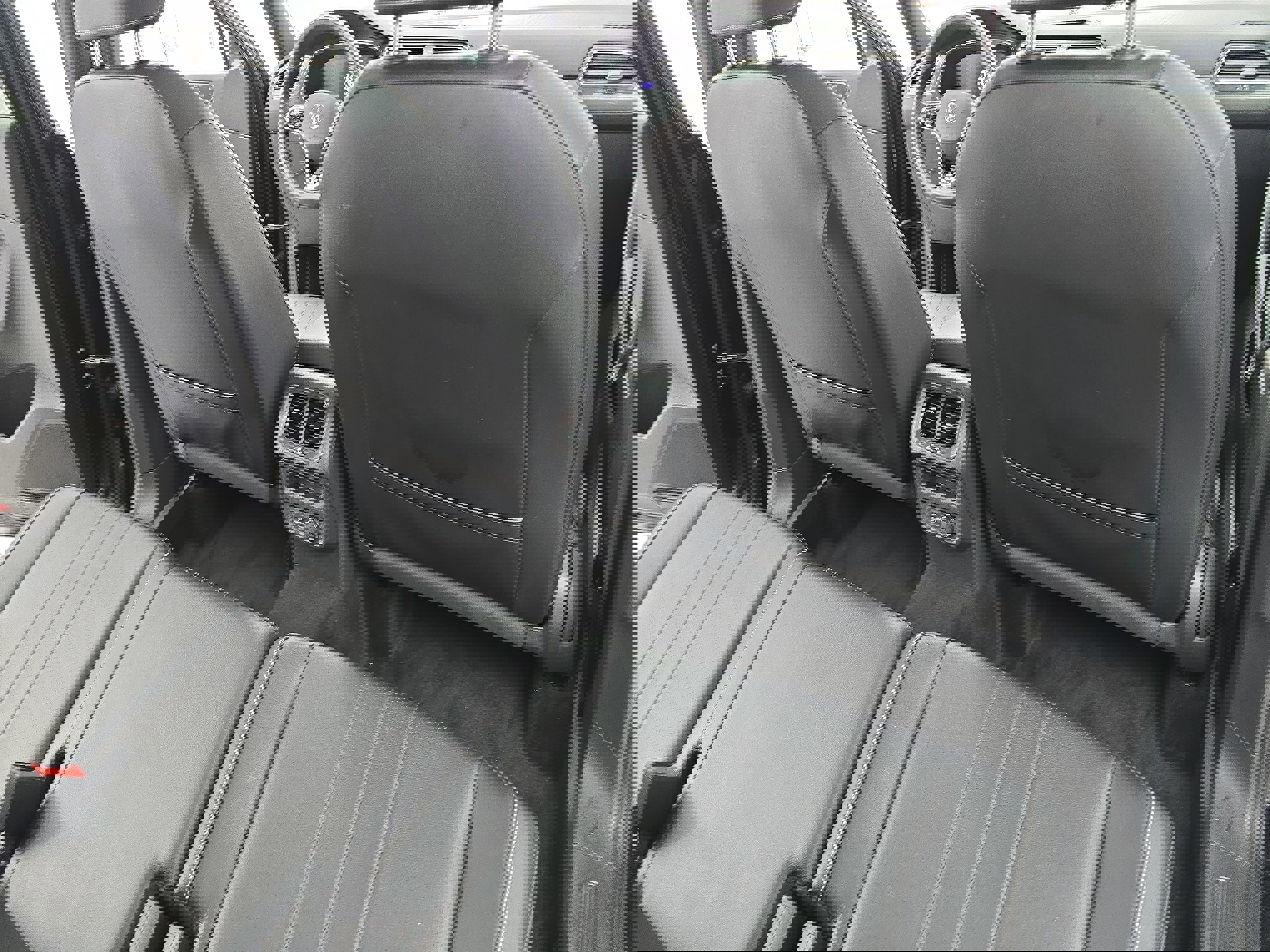 Certified 2024 Volkswagen Tiguan SE R-Line image 11