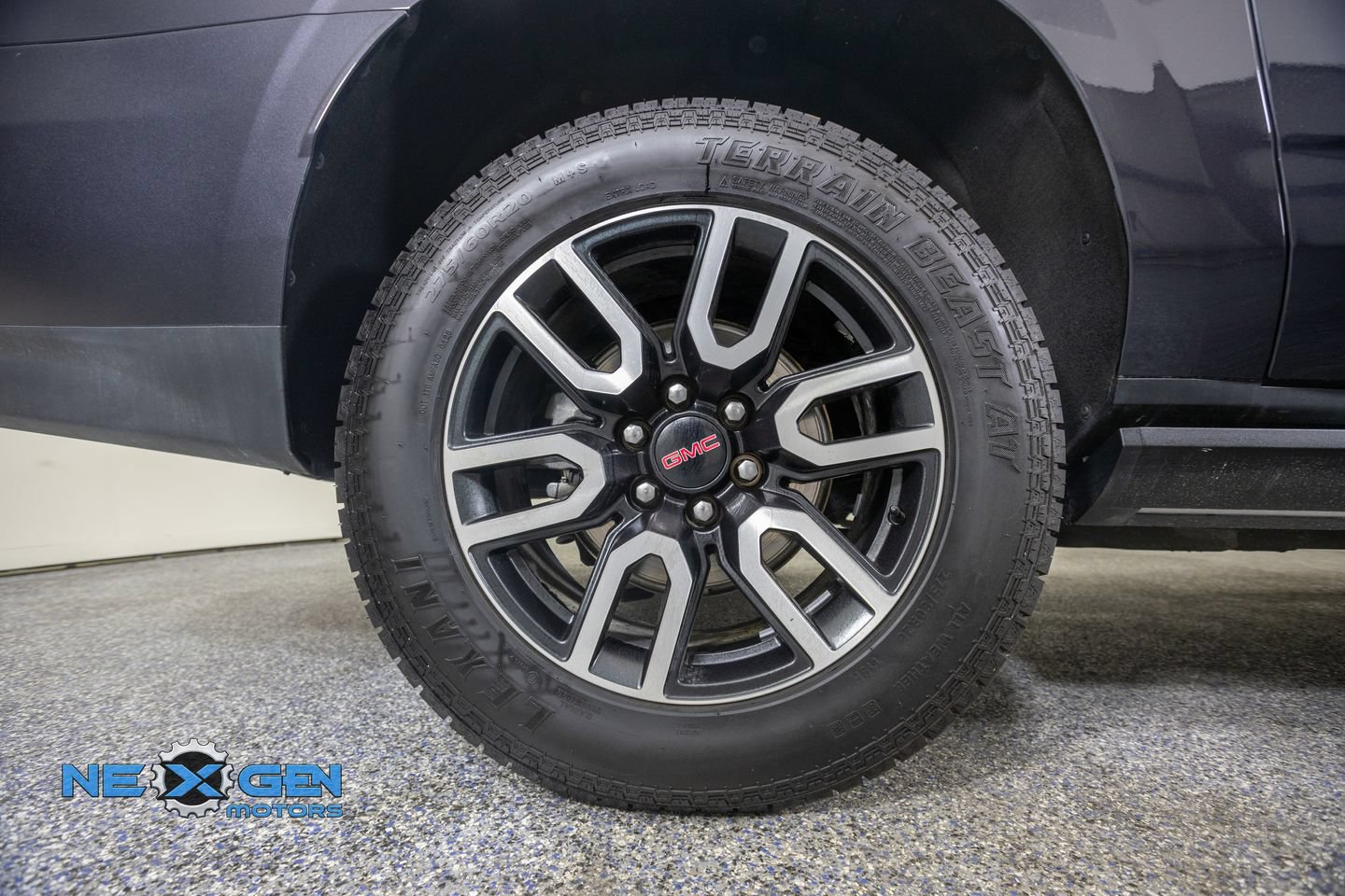 Used 2023 GMC Yukon XL AT4 w/ AT4 Premium Package AWD/4WD image 47