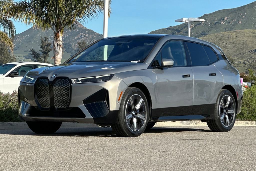 Used 2024 BMW iX xDrive50 w/ Premium Package image 7