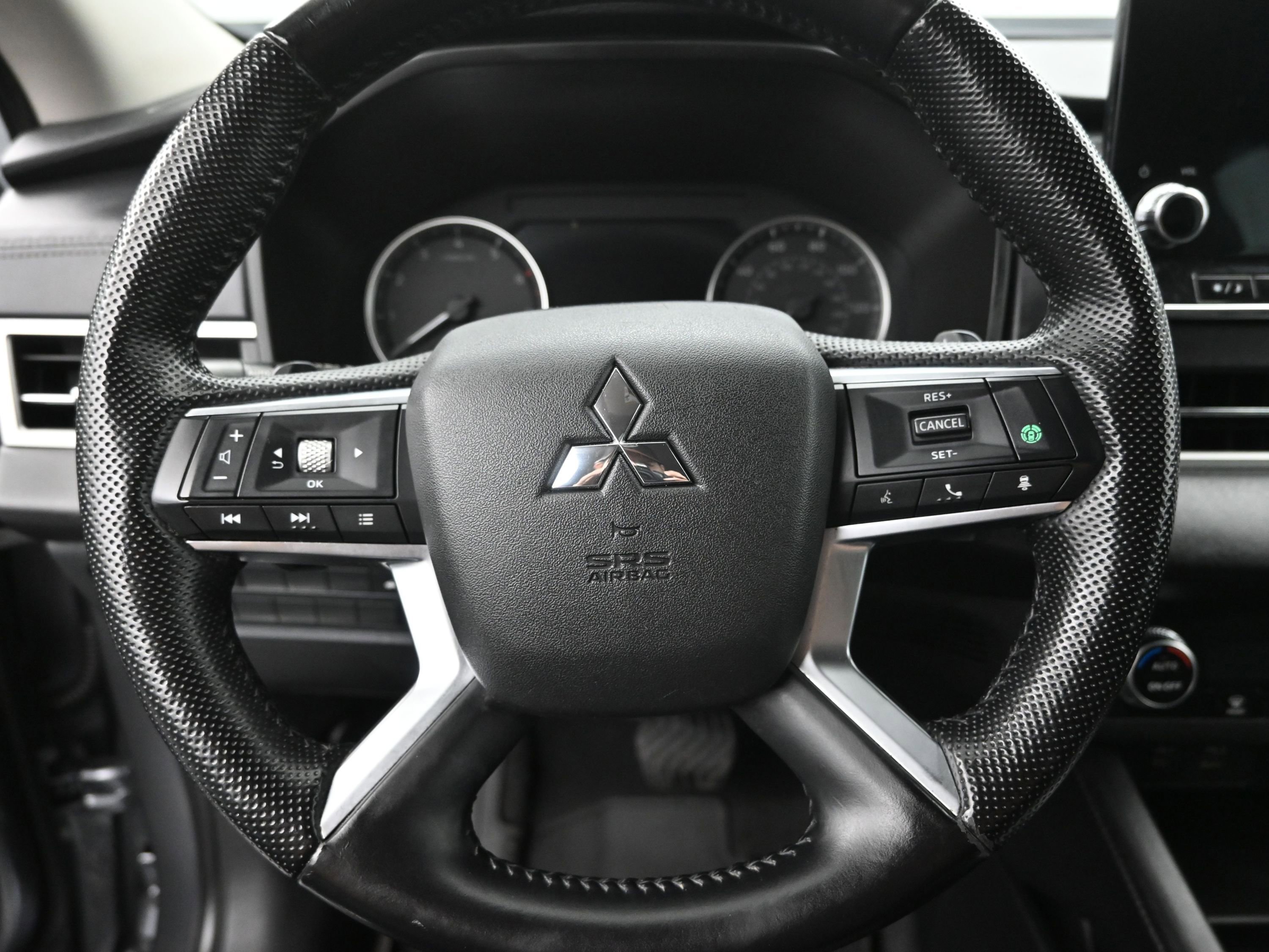 Used 2023 Mitsubishi Outlander SE image 13