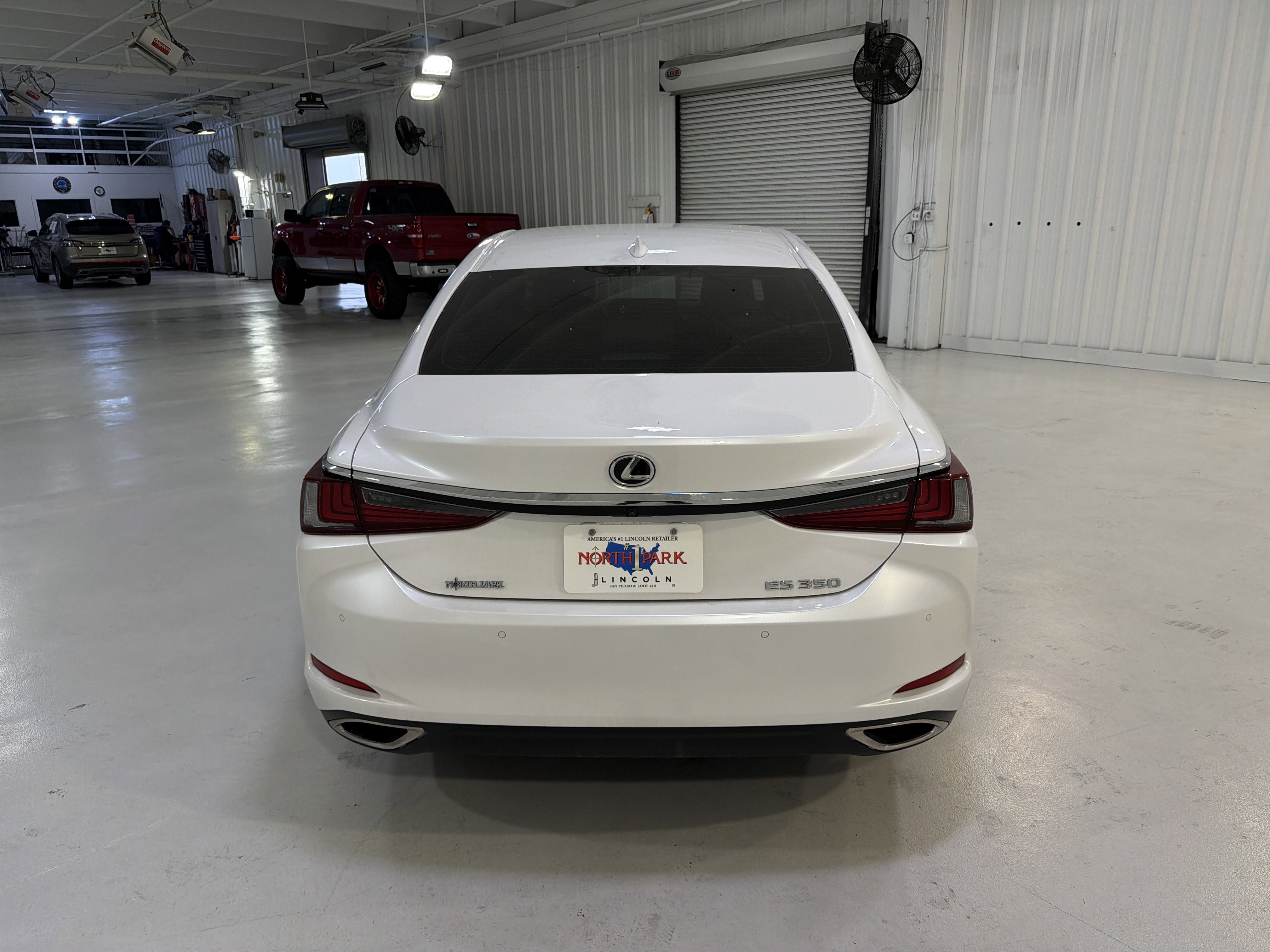 Used 2025 Lexus ES 350 w/ Premium Package FWD image 4