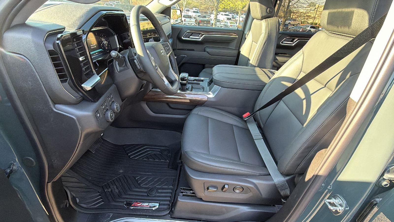Used 2026 Chevrolet Silverado 1500 LT Trail Boss w/ LT Trail Boss Premium Package AWD/4WD image 13