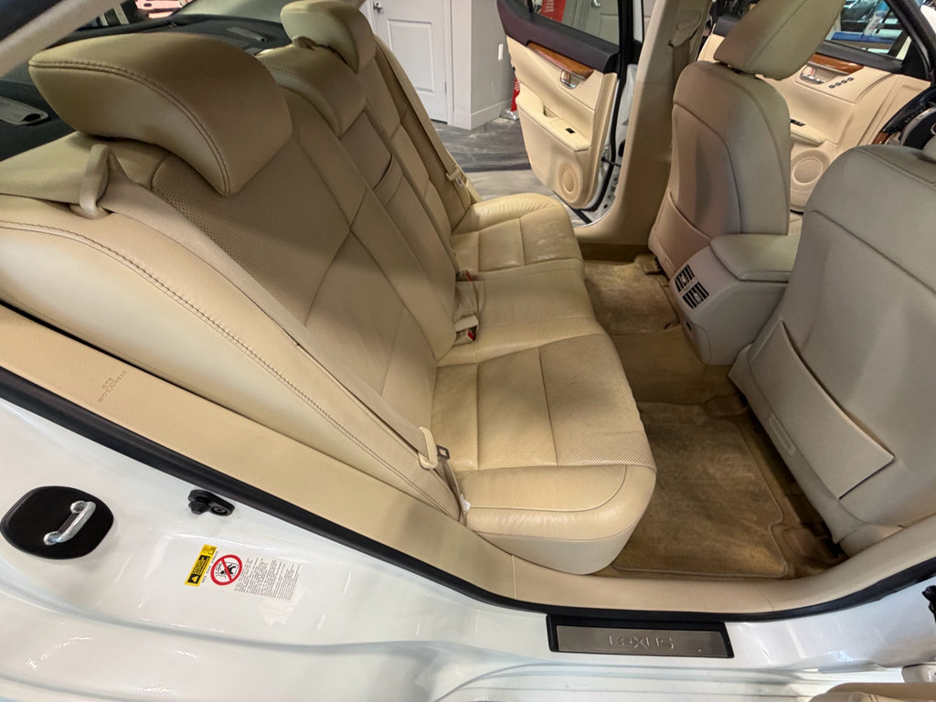 Used 2013 Lexus ES 300h w/ Luxury Pkg FWD image 46