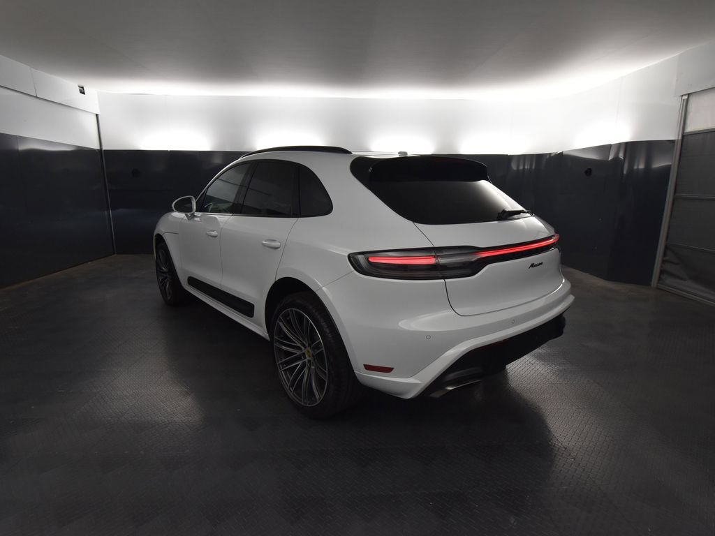 Used 2025 Porsche Macan AWD/4WD image 3