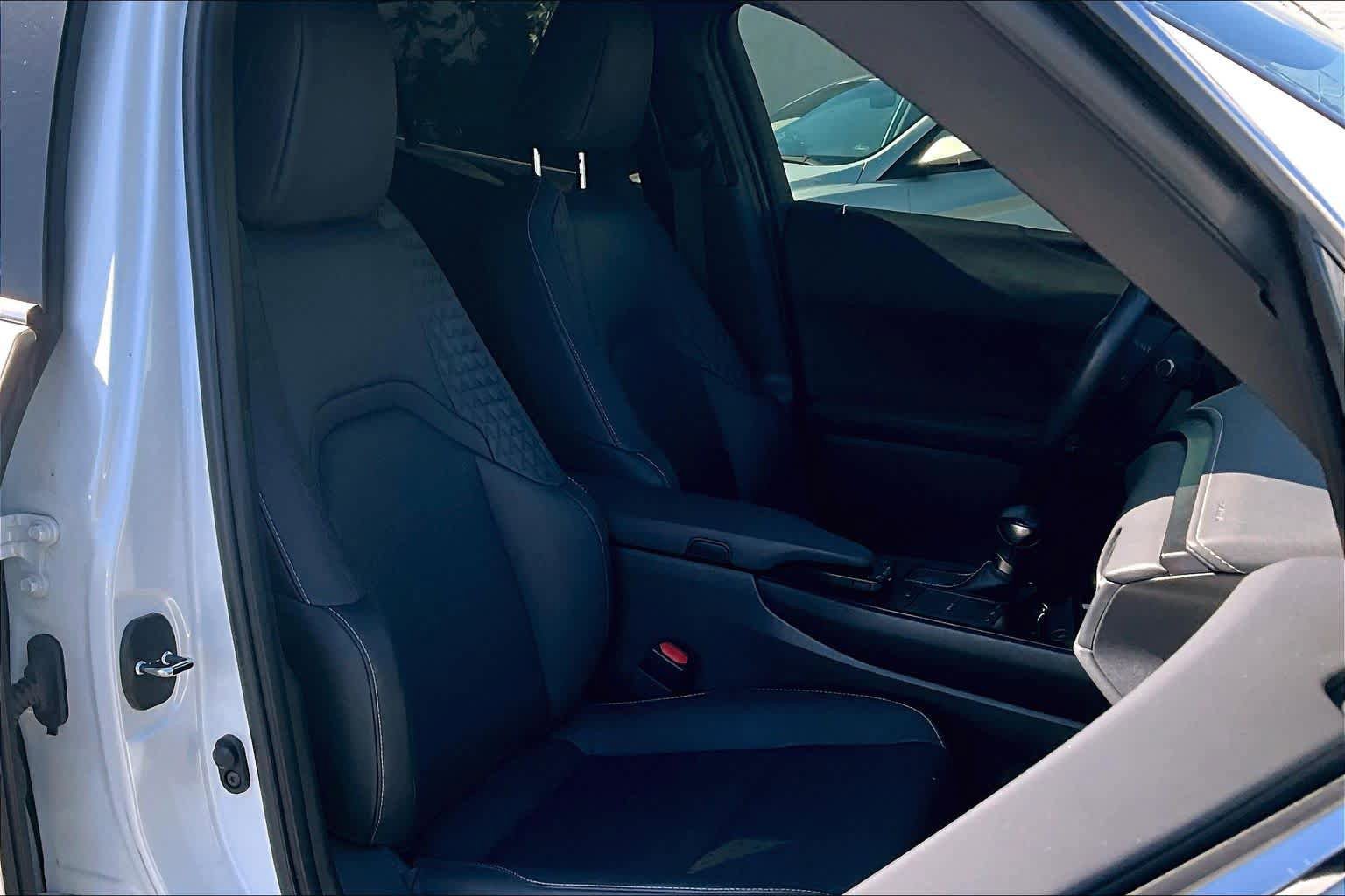 Used 2022 Lexus UX 200 w/ Accessory Package (Z1) FWD image 8