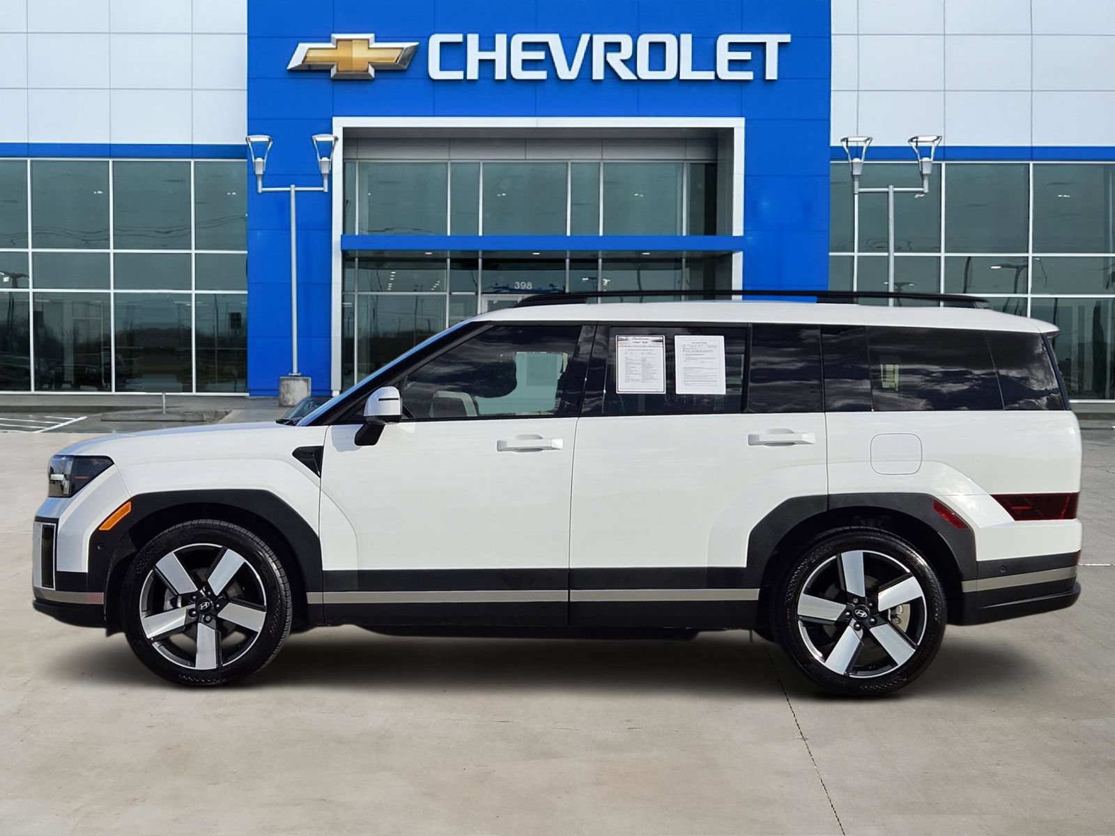 Used 2025 Hyundai Santa Fe Limited AWD/4WD image 3