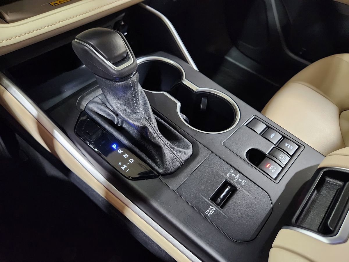 Used 2024 Toyota Highlander XLE FWD image 40