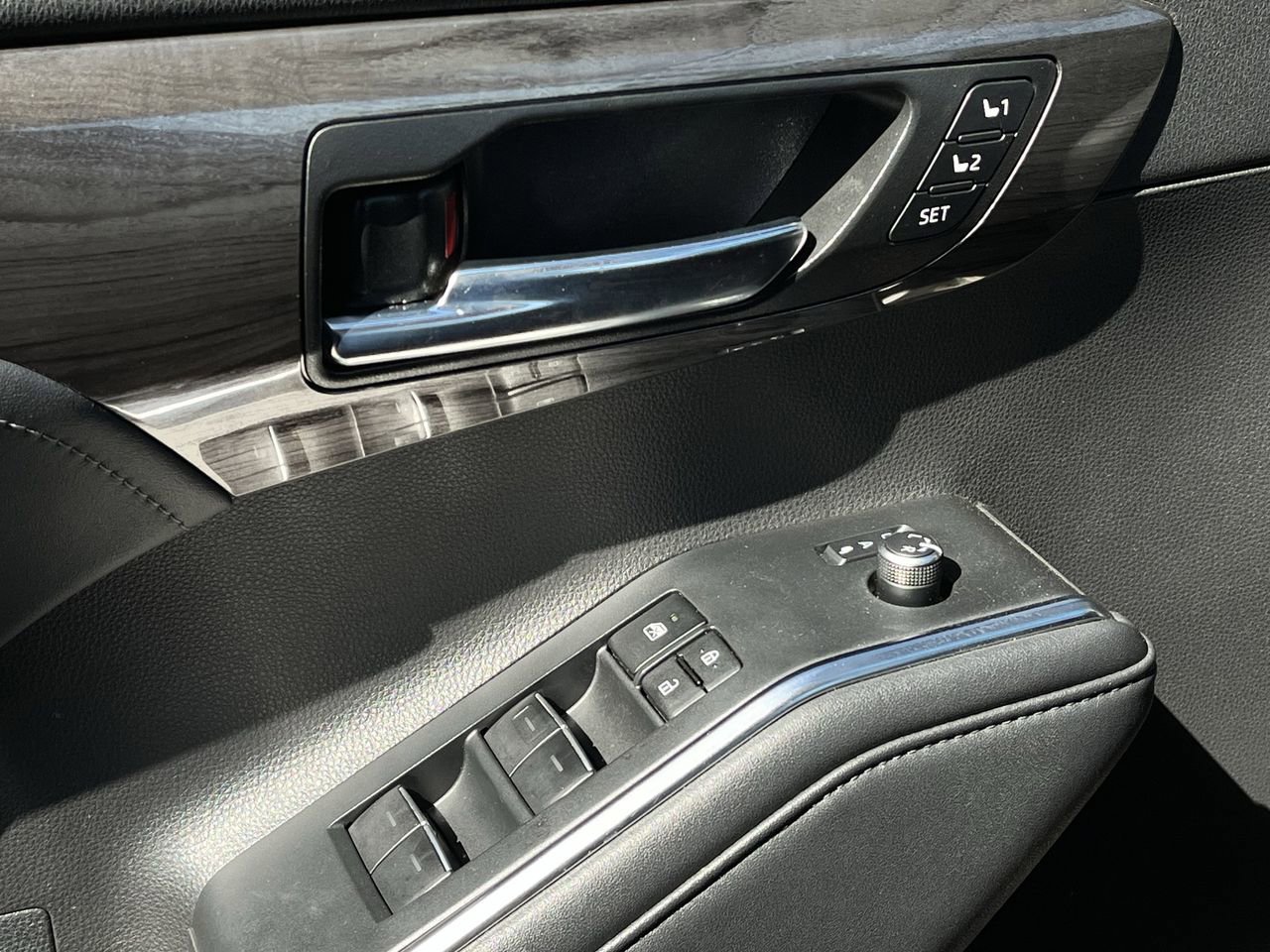 Used 2023 Toyota Highlander Limited FWD image 21