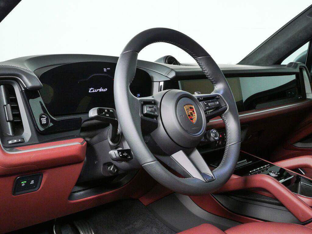 Certified 2024 Porsche Cayenne Turbo AWD/4WD image 4