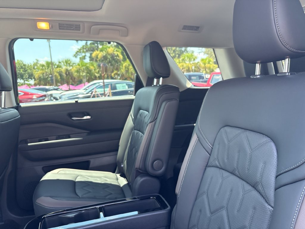 New 2026 Nissan Pathfinder Platinum FWD image 19