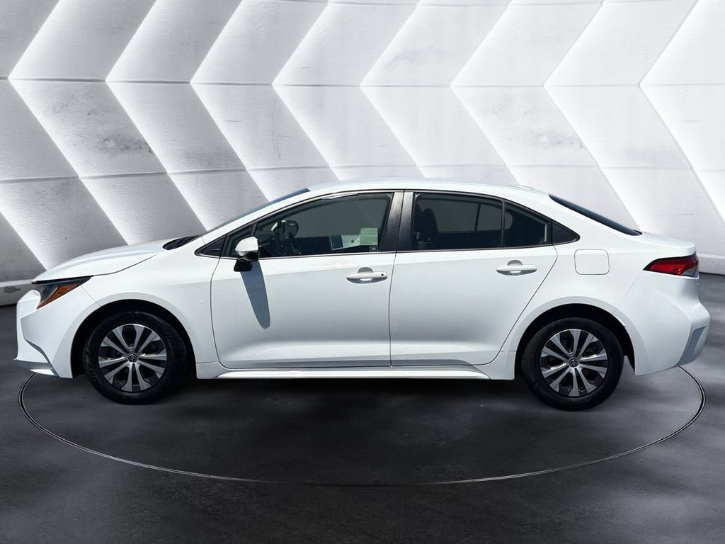 Used 2022 Toyota Corolla LE FWD image 2