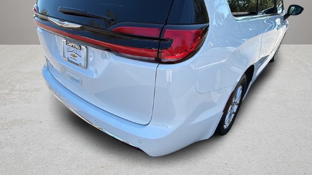 Used 2025 Chrysler Pacifica Select FWD image 41