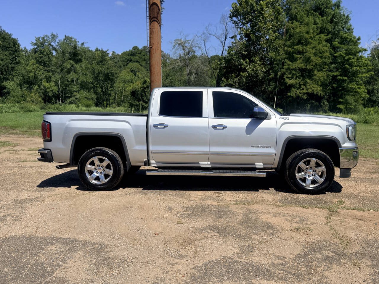 Used 2017 GMC Sierra 1500 SLT w/ Suspension Package, Off-Road AWD/4WD image 6