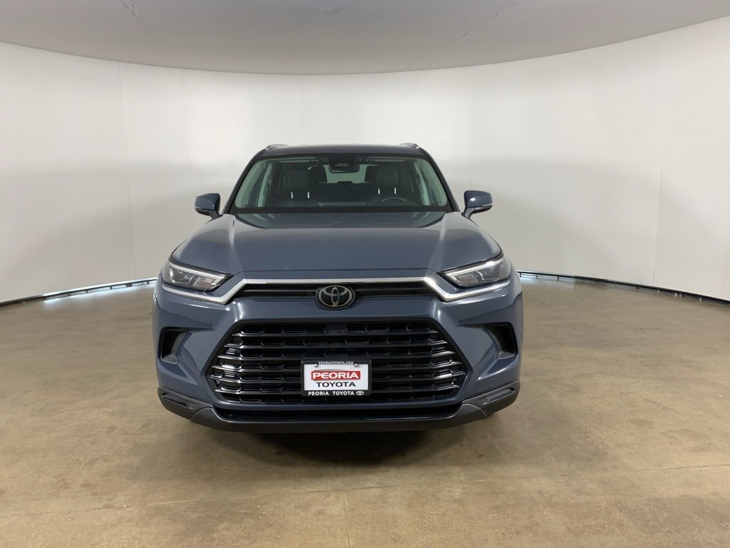 Used 2025 Toyota Grand Highlander AWD image 3