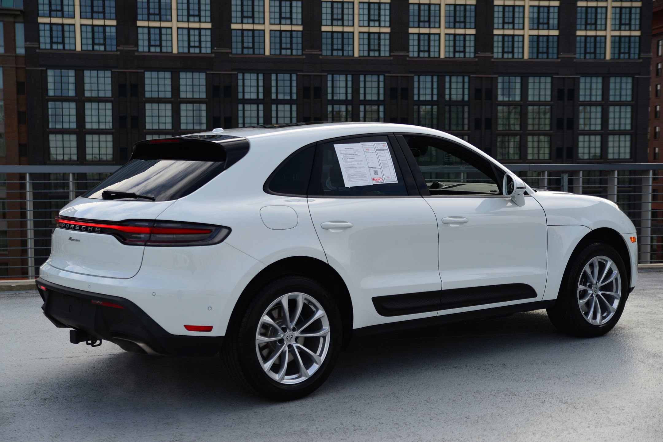 Certified 2025 Porsche Macan image 9