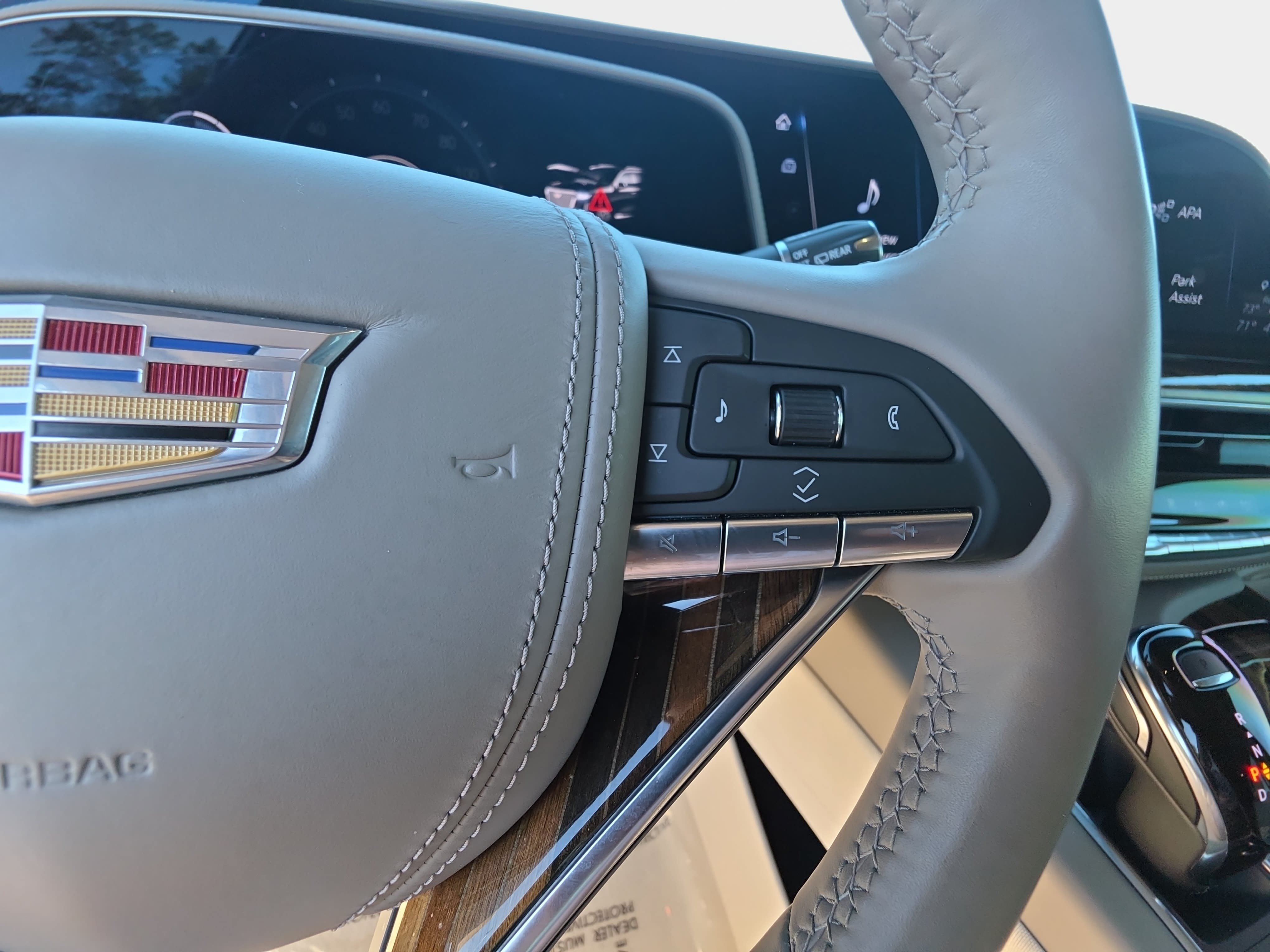 Used 2023 Cadillac Escalade Sport Platinum w/ LPO, ONYX Package AWD/4WD image 19