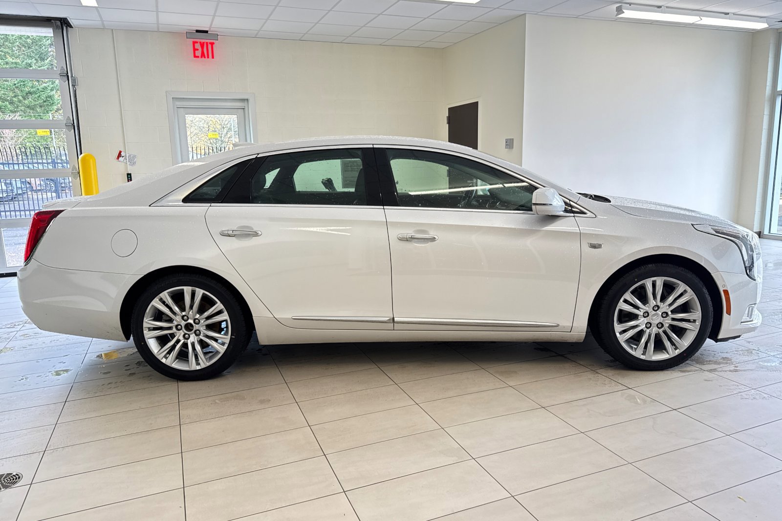 Used 2019 Cadillac XTS Luxury image 3